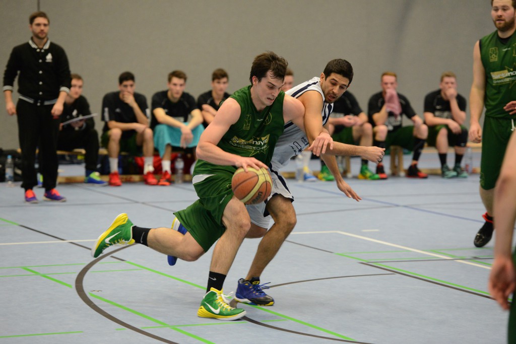 Alexander Jureczek (8,0 Freiwurfversuche pro Spiel) ist einer der meist gefoultesten Spieler der Liga. Ein Augsburger schlug ihm am Samstag derart auf den Finger, dass er nun sechs Wochen mit einem Bruch pausieren muss und das Wolnzacher Lazarett neben Alexander Hoffmeister und Stefan Fuchs einen weiteren Leistungsträger aufnehmen muss. 